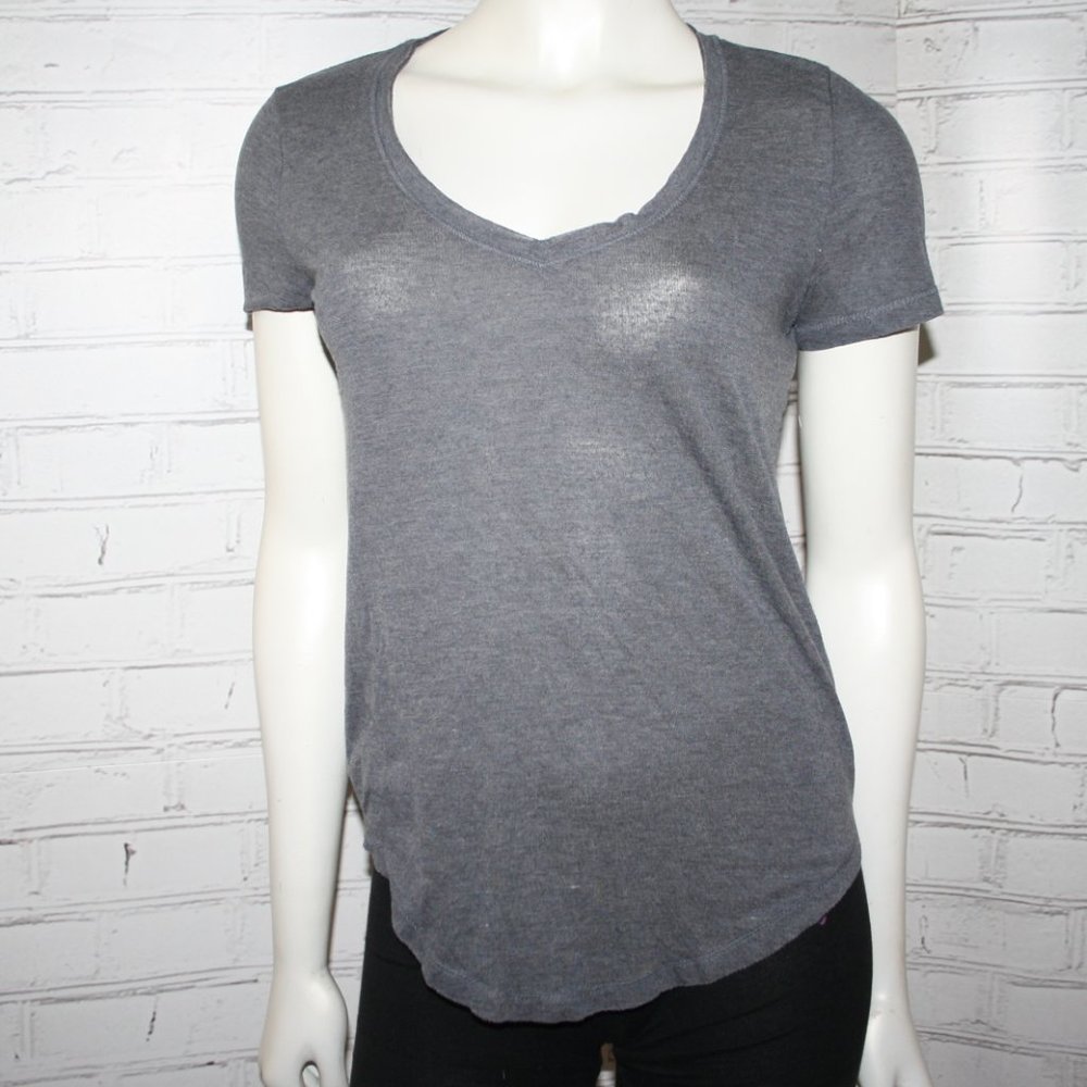 🌫️✨ SO · The Perfect Tee · Gray V-Neck · Size XS